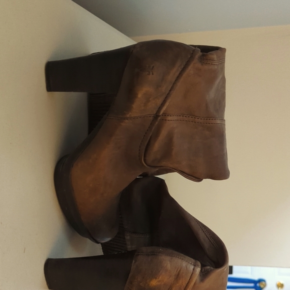 Frye Mimi Scrunch Leather Platform Heel Boot Taupe - Size 9.5 - LIKE NEW! - Picture 4 of 14